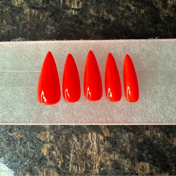 “Hoodwinked” Press On Set by LoveScottiNails - Picture 4 of 8